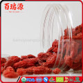 Hand selecting Ningxia wolfberry goji berry sweets dried fruits